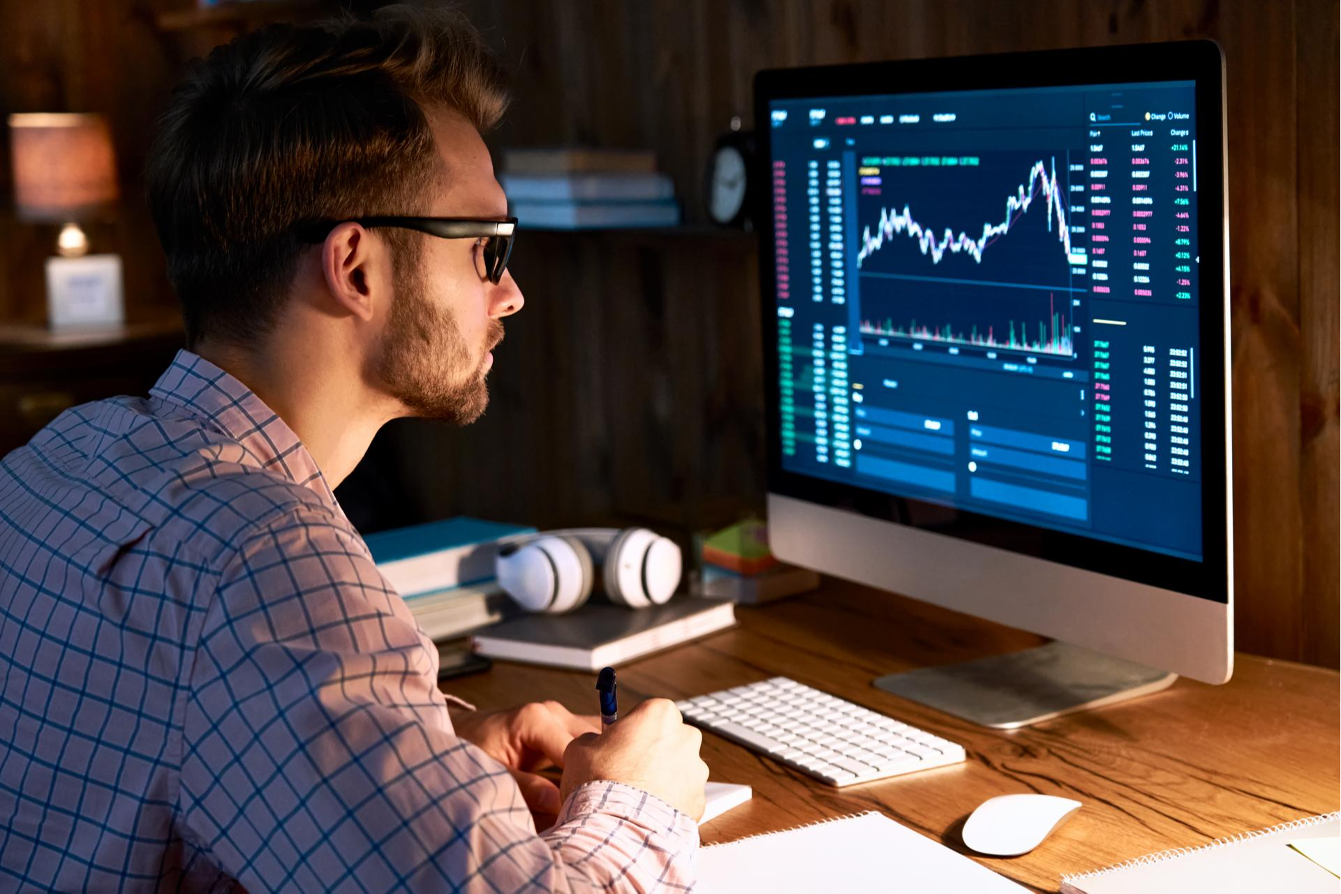 CEEFI International Business School ofrece cursos de criptodivisas impartidos por figuras reconocidas del sector