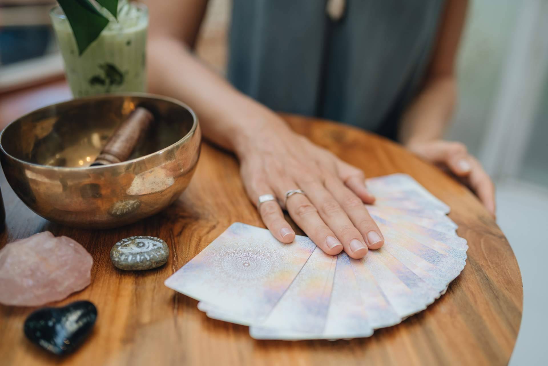 Tarot Rosa Sastre: cómo lograr la felicidad