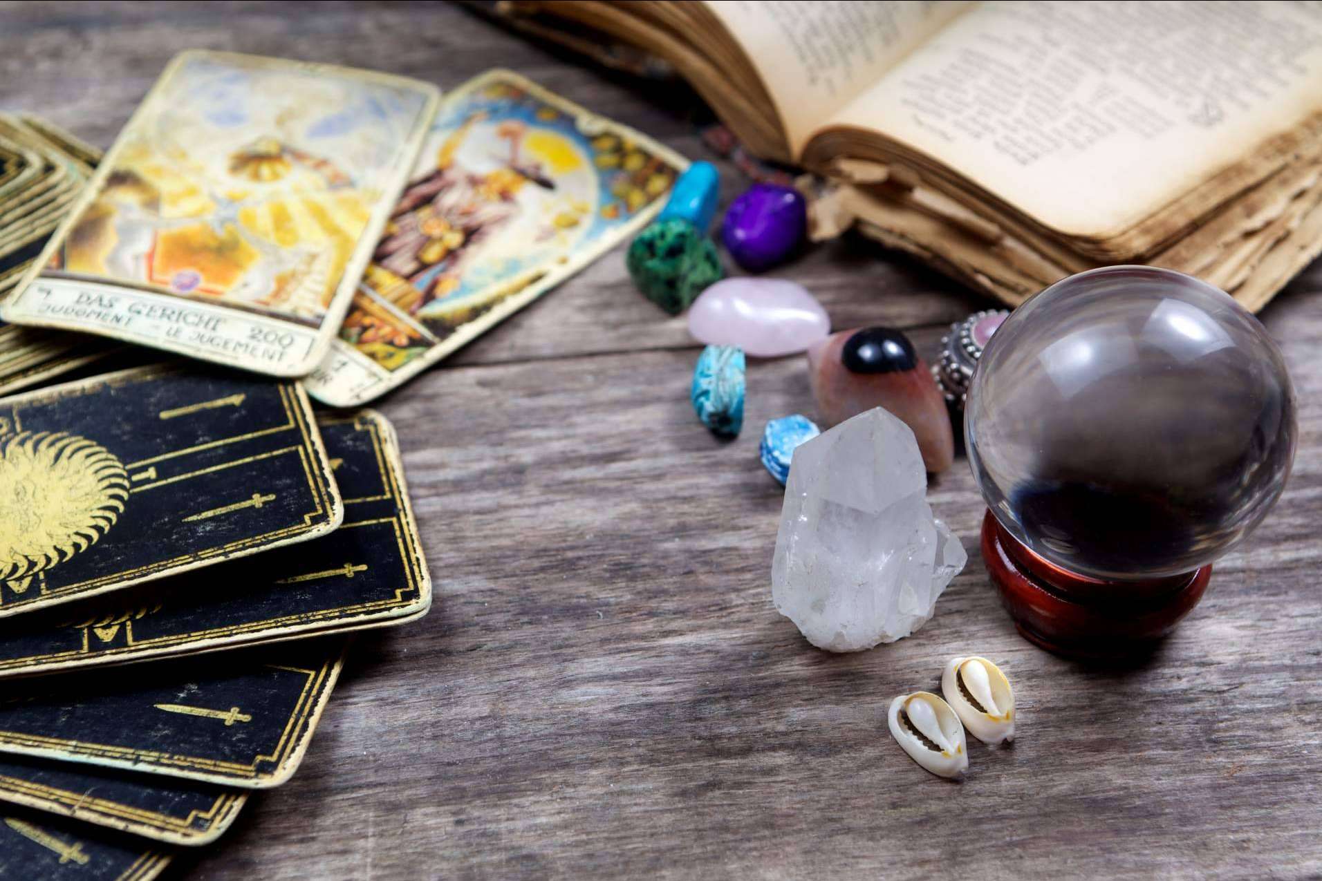 La Casa del Tarot y Videncia, expertos en servicios de tarot, videncia y horóscopos