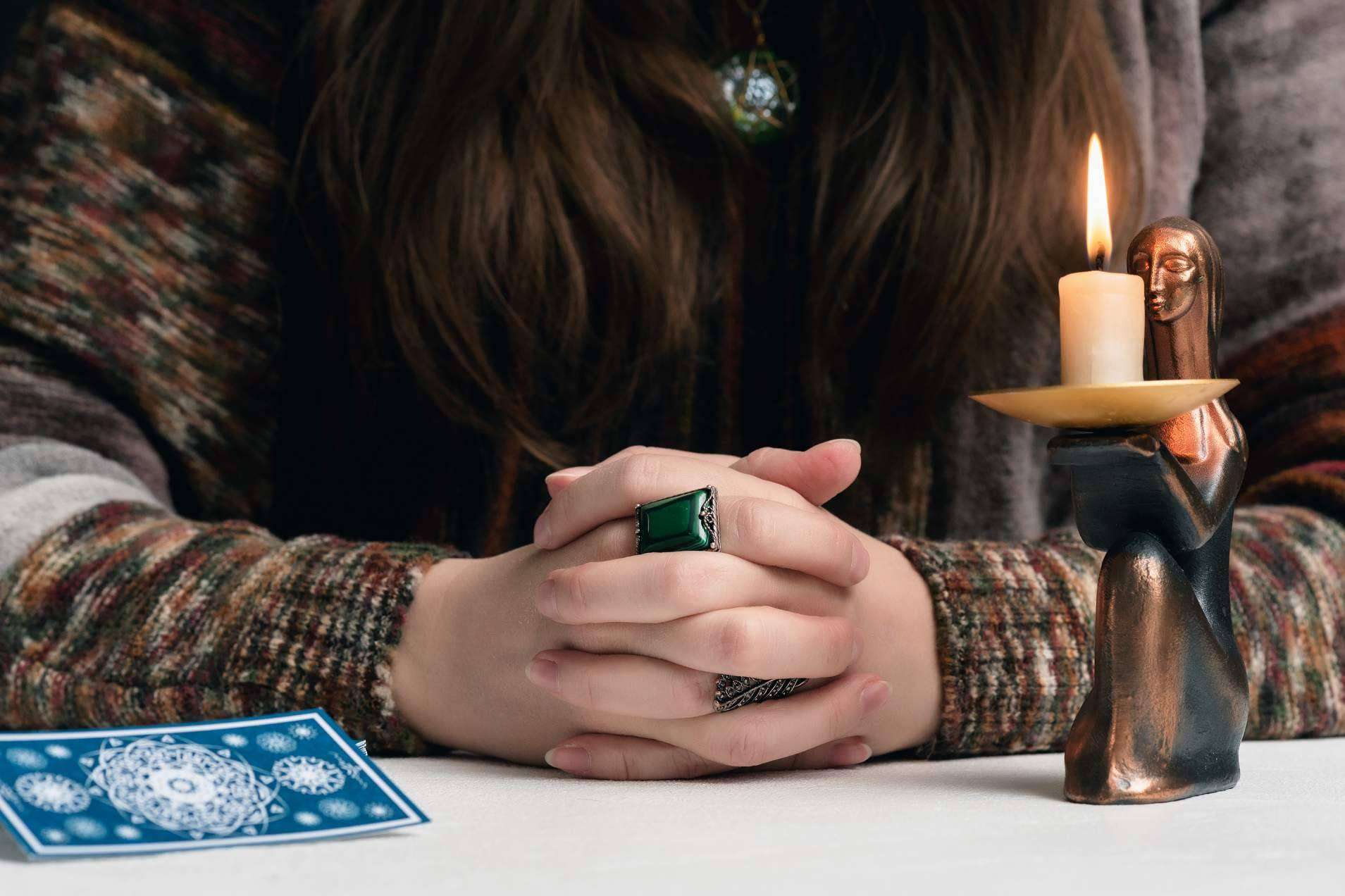 Vidente profesional Silvia Sedano: los beneficios de la lectura del tarot