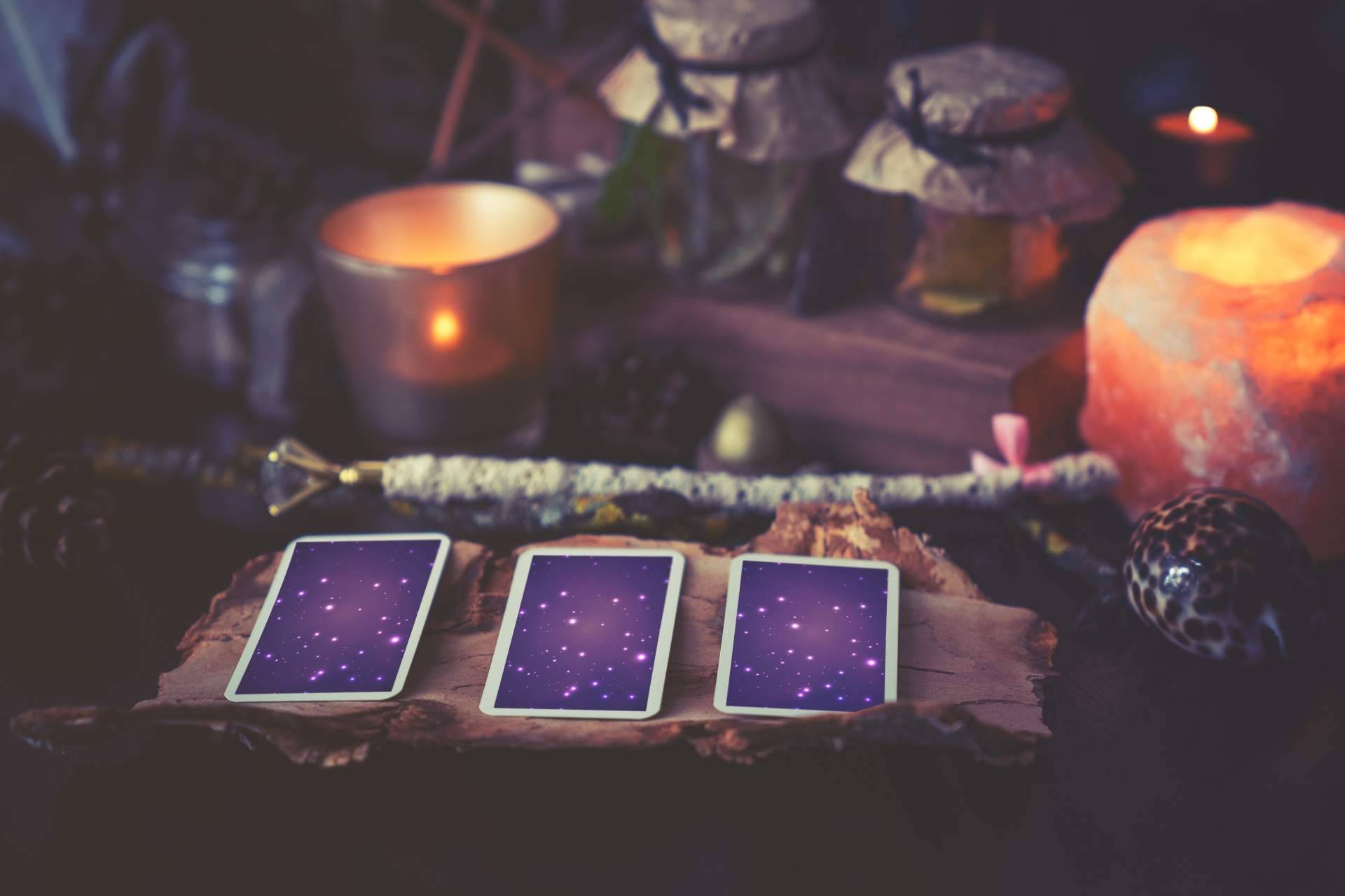 Tarot de Luz María ofrece las predicciones del tarot según los signos zodiacales