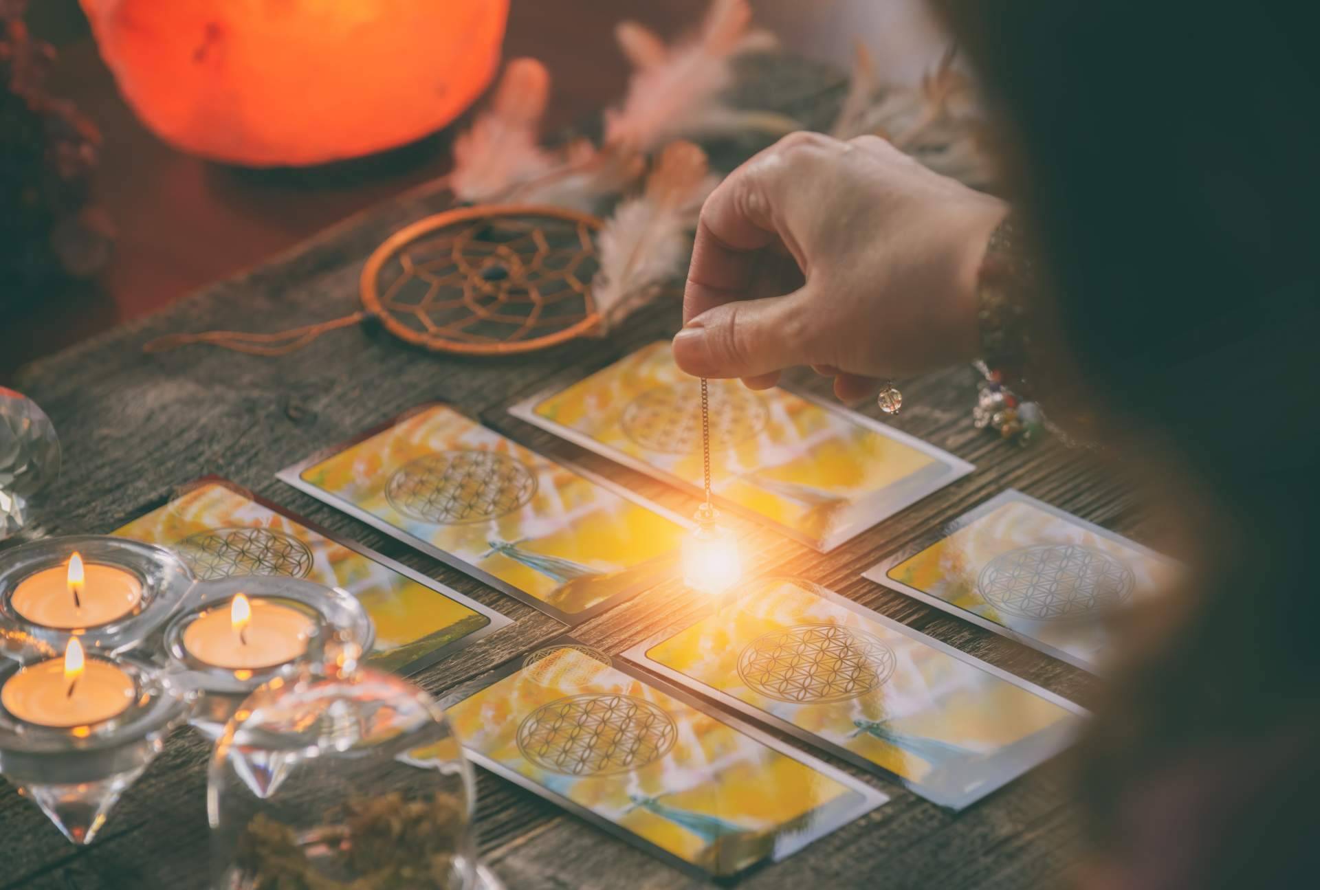 Tarot fiable y económico de la mano de Videntefamosa.es
