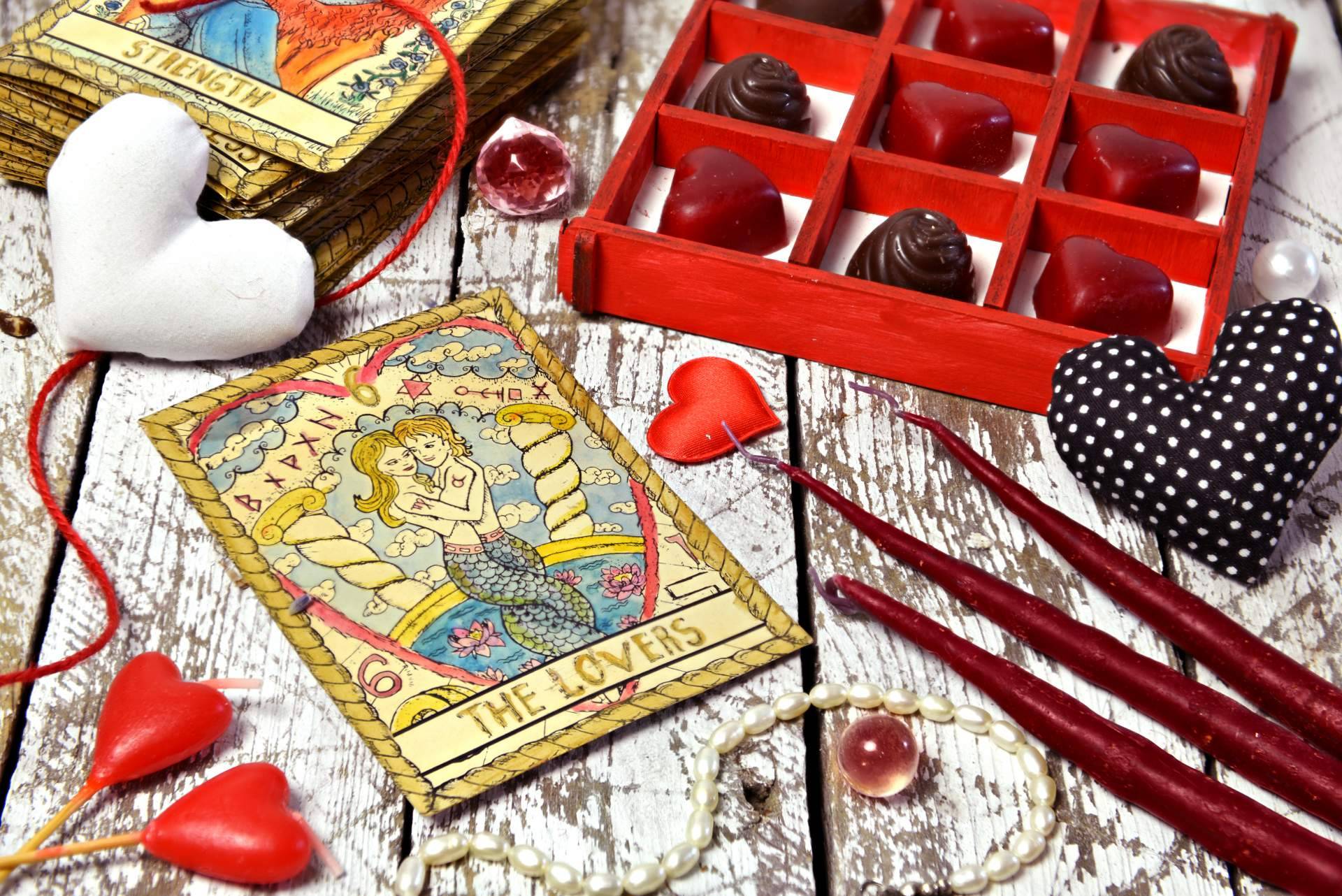 Tarot de Luz María expone las ventajas del Tarot del amor y videncia