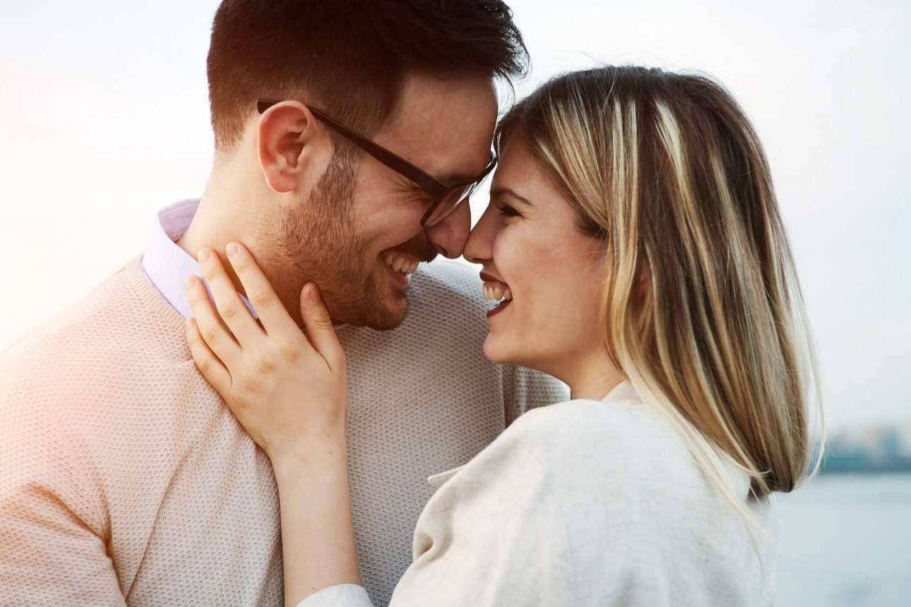 ¿Cómo sorprender a la pareja y reavivar la pasión? Las recomendaciones de lacestadelplacer.com
