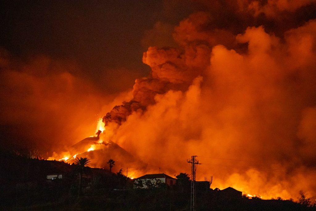 Foto de Volcán en activo en La Palma