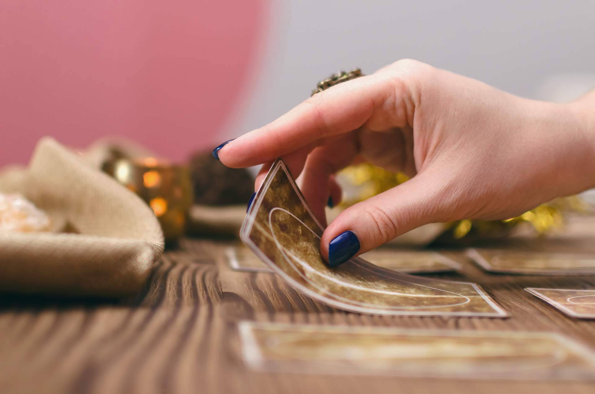 Caridad Ramos, la vidente famosa que despeja todas las dudas sobre el futuro con su servicio de tarot
