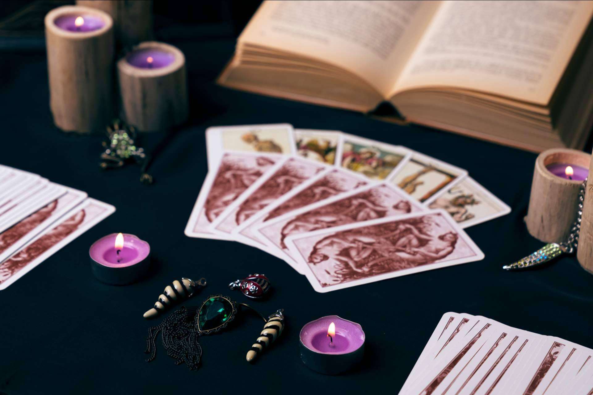 Las ventajas de adquirir barajas del tarot de las tiendas esotéricas online en Madrid