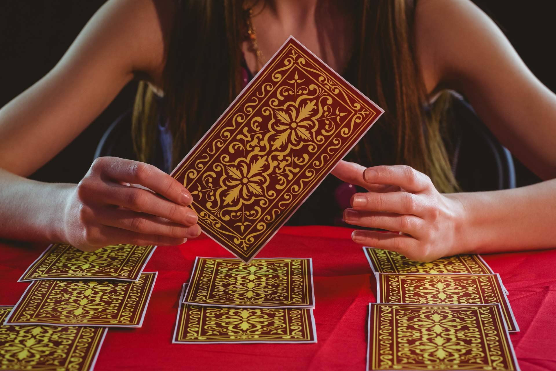 ¿Por qué el Tarot económico del Tarot de las Meigas es cada vez más solicitado?