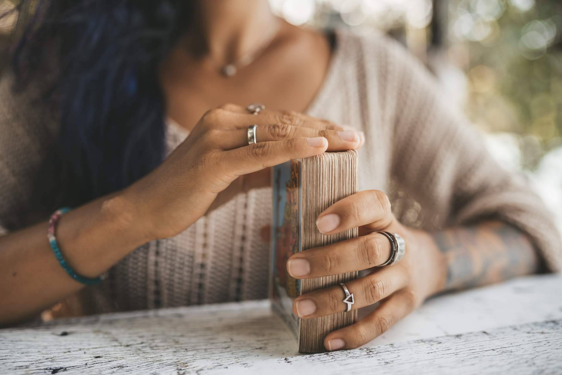 Tarot de Luz María pone a disposición el tarot natural especializado en amor