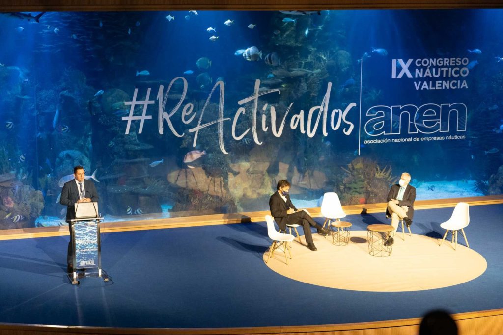 Foto de Destinos y experiencias náuticas, mesa de debate en el IX