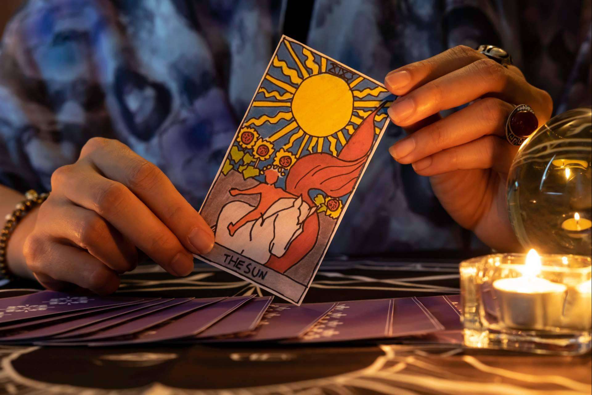 Descubrir las cartas del tarot de la mano de Manuela Moreno