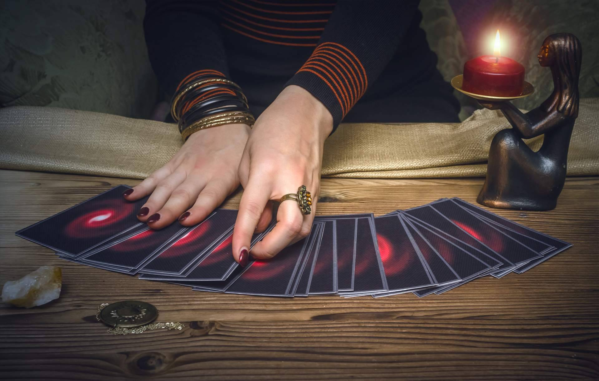 Marta Aguado y la relación del tarot y el amor en España