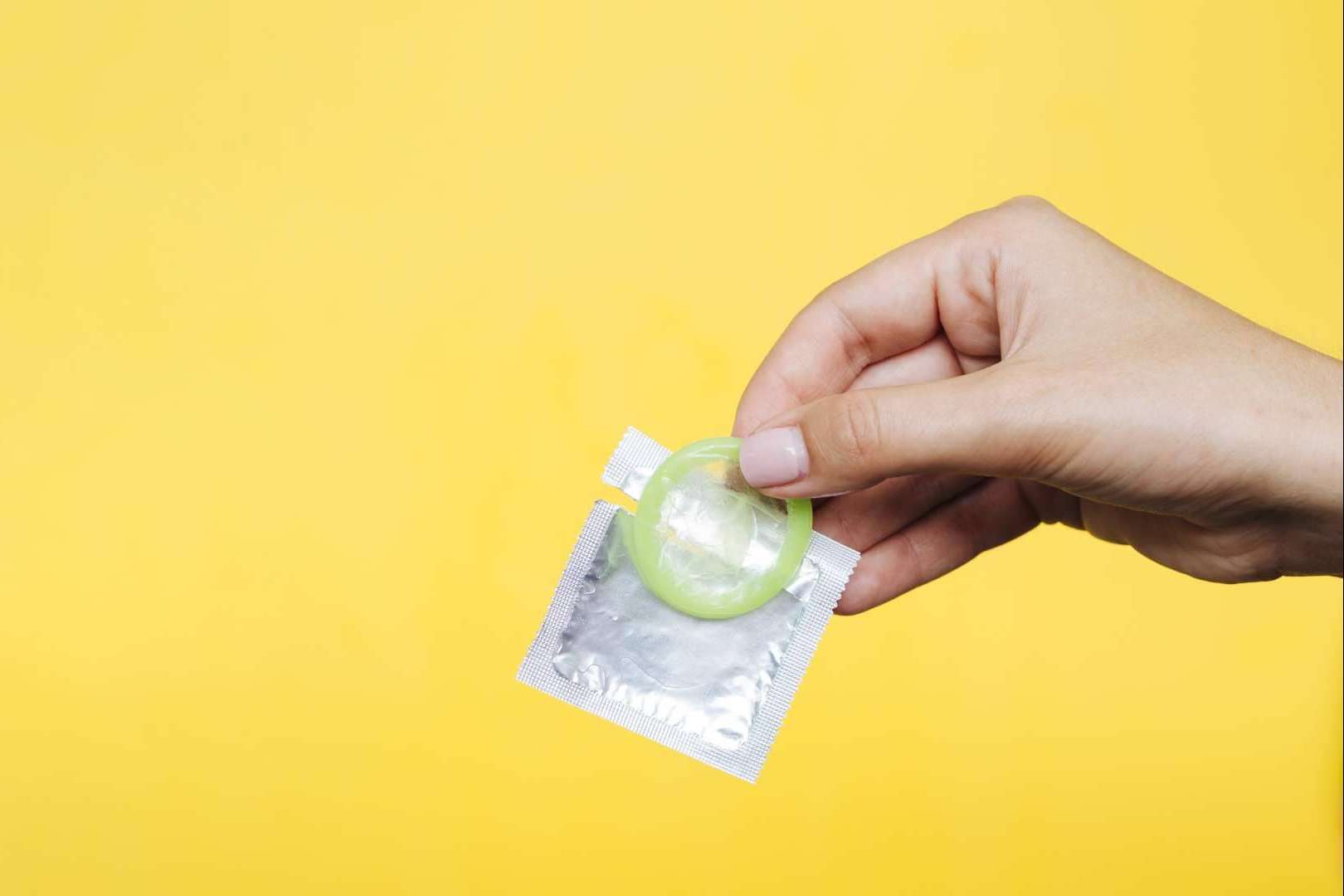 Usar la talla correcta de preservativo es importante para la salud sexual