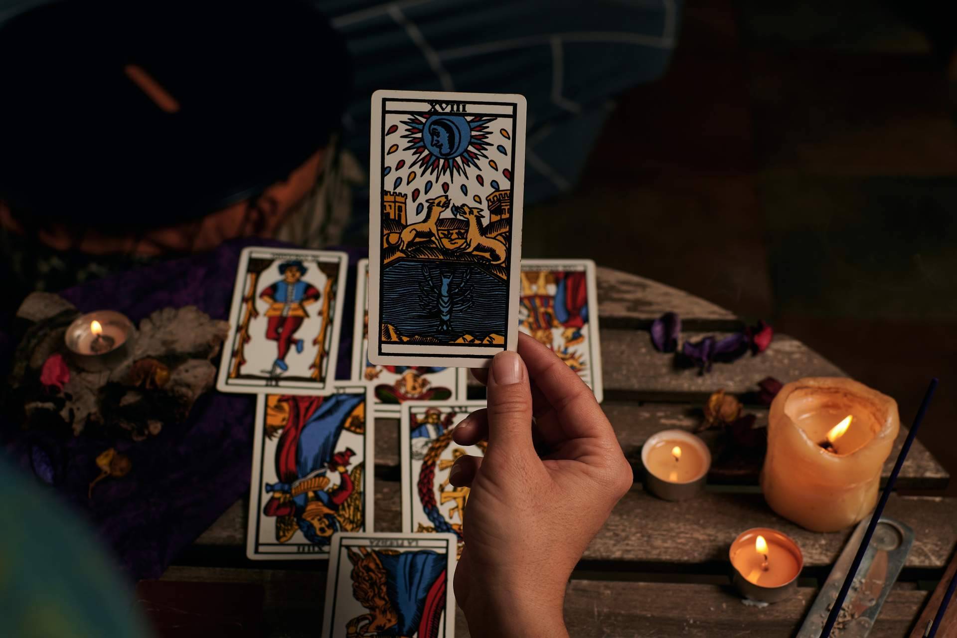Ana Celeste habla sobre los beneficios del tarot para conseguir respuestas en el amor