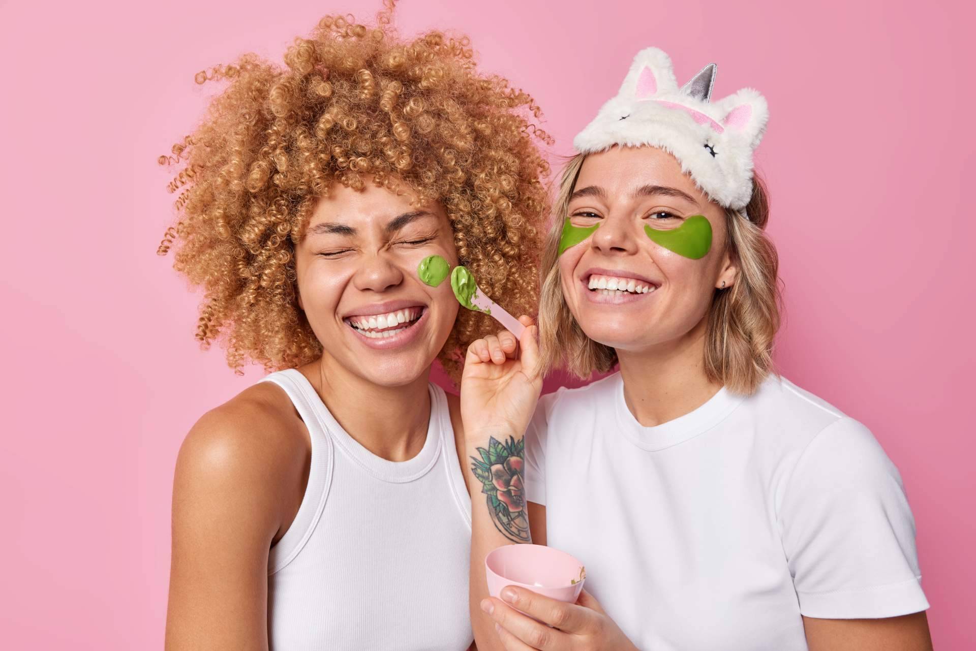 Cuidado de la piel con una amplia gama de productos de CBD
