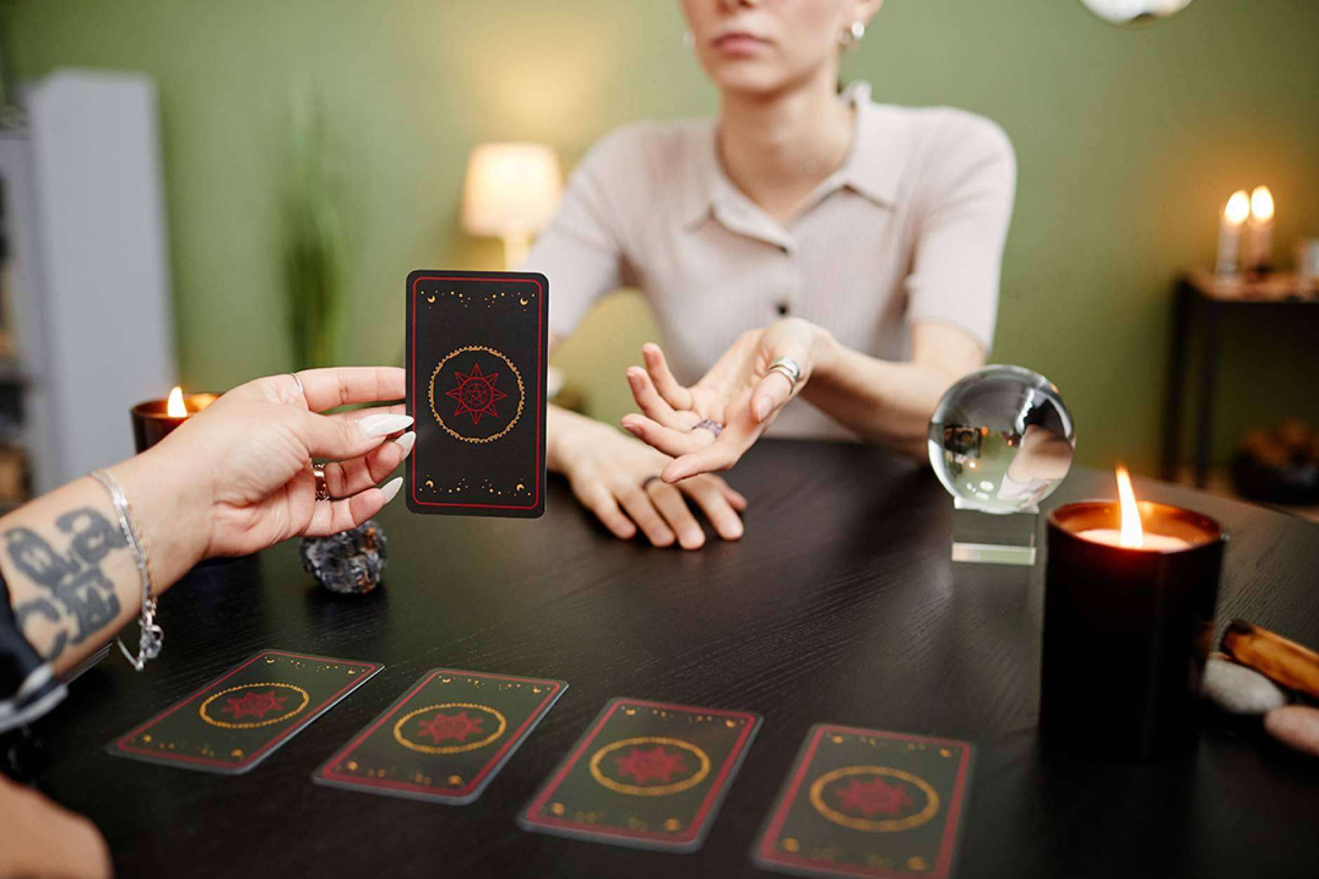 Tarot gratis con tirada completa de 28 cartas en el año 2023