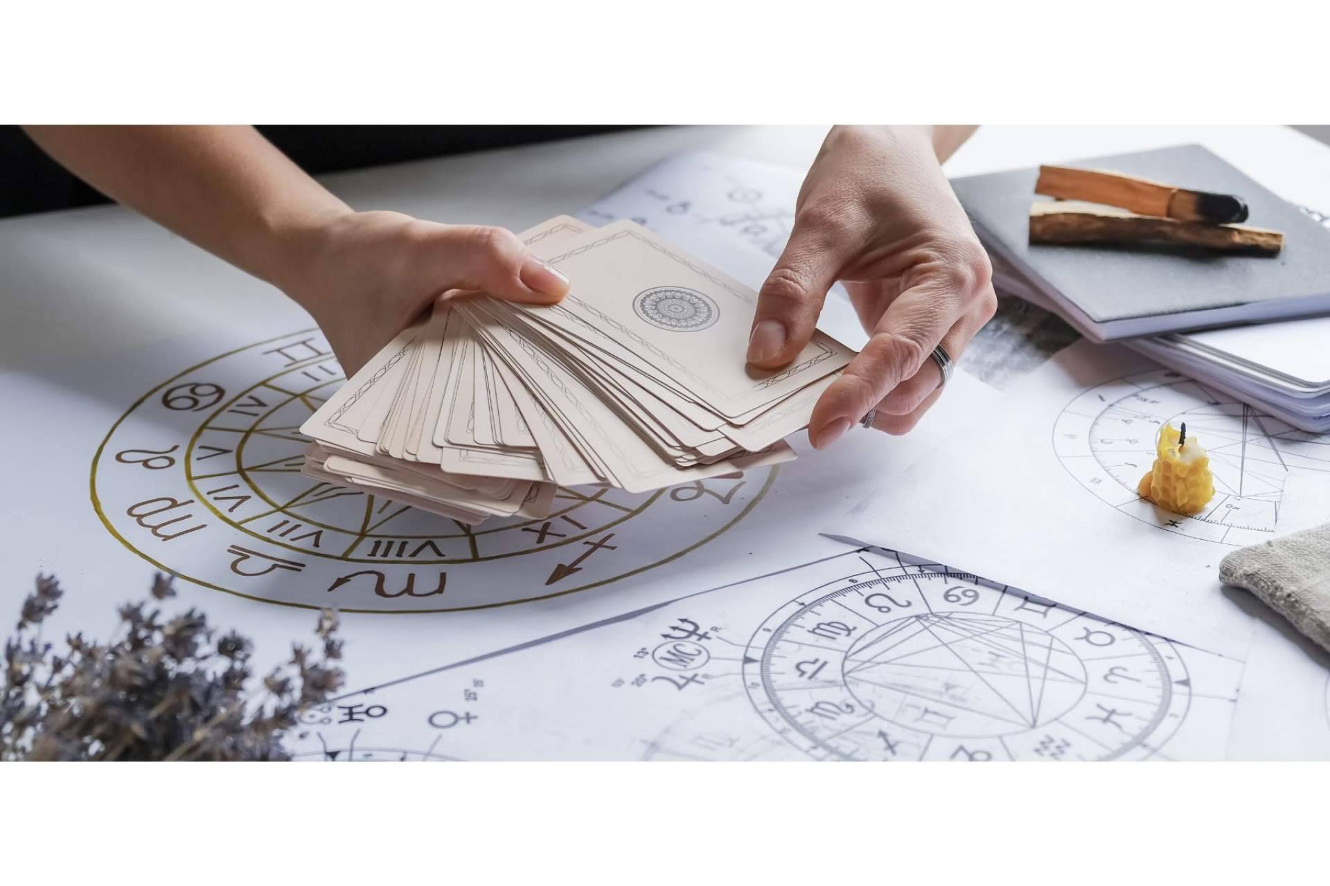 Descubrir los beneficios del tarot evolutivo terapéutico, en el máster de la Escuela Diana López Iriarte