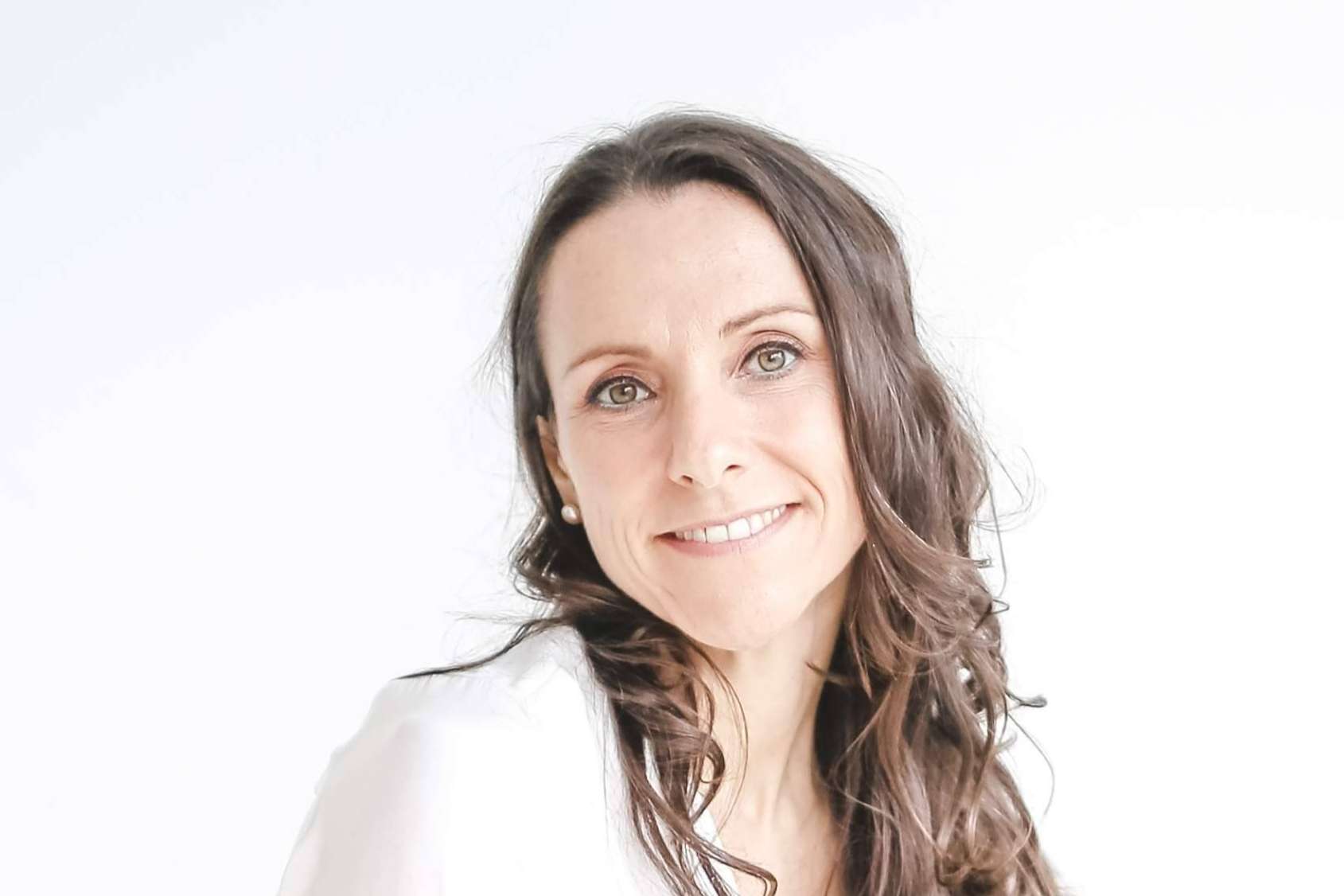 La técnica ThetaHealing implementa la meditación para desbloquear creencias limitantes y desarrollar nuevos patrones que impulsan la curación física y emocional