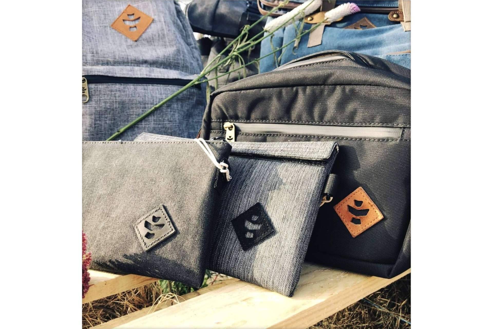 Revelry, marca de mochilas con filtro de carbono en Pangea Growshop