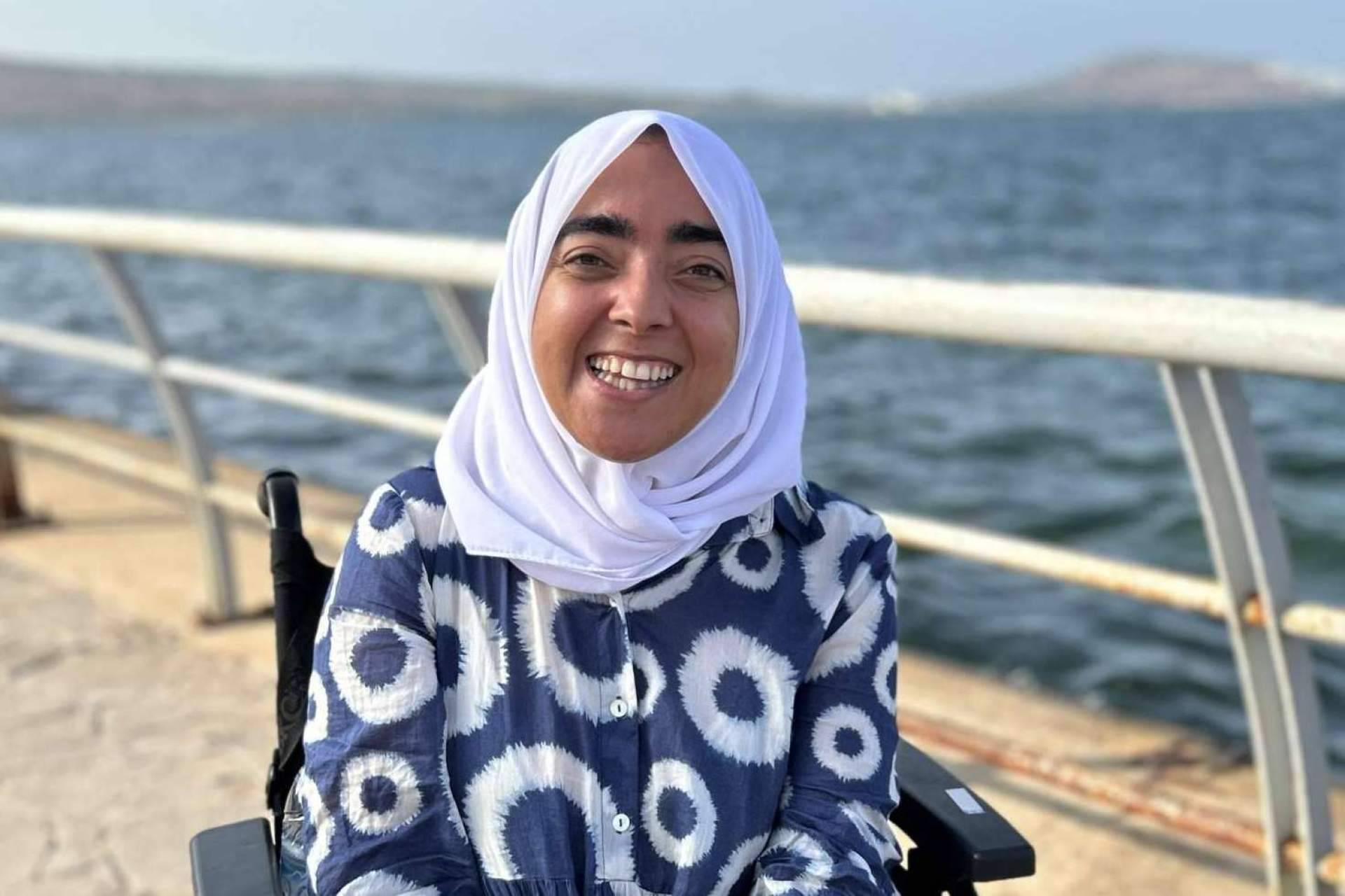Hanan Riyani realiza sesiones de terapia holística y psicología