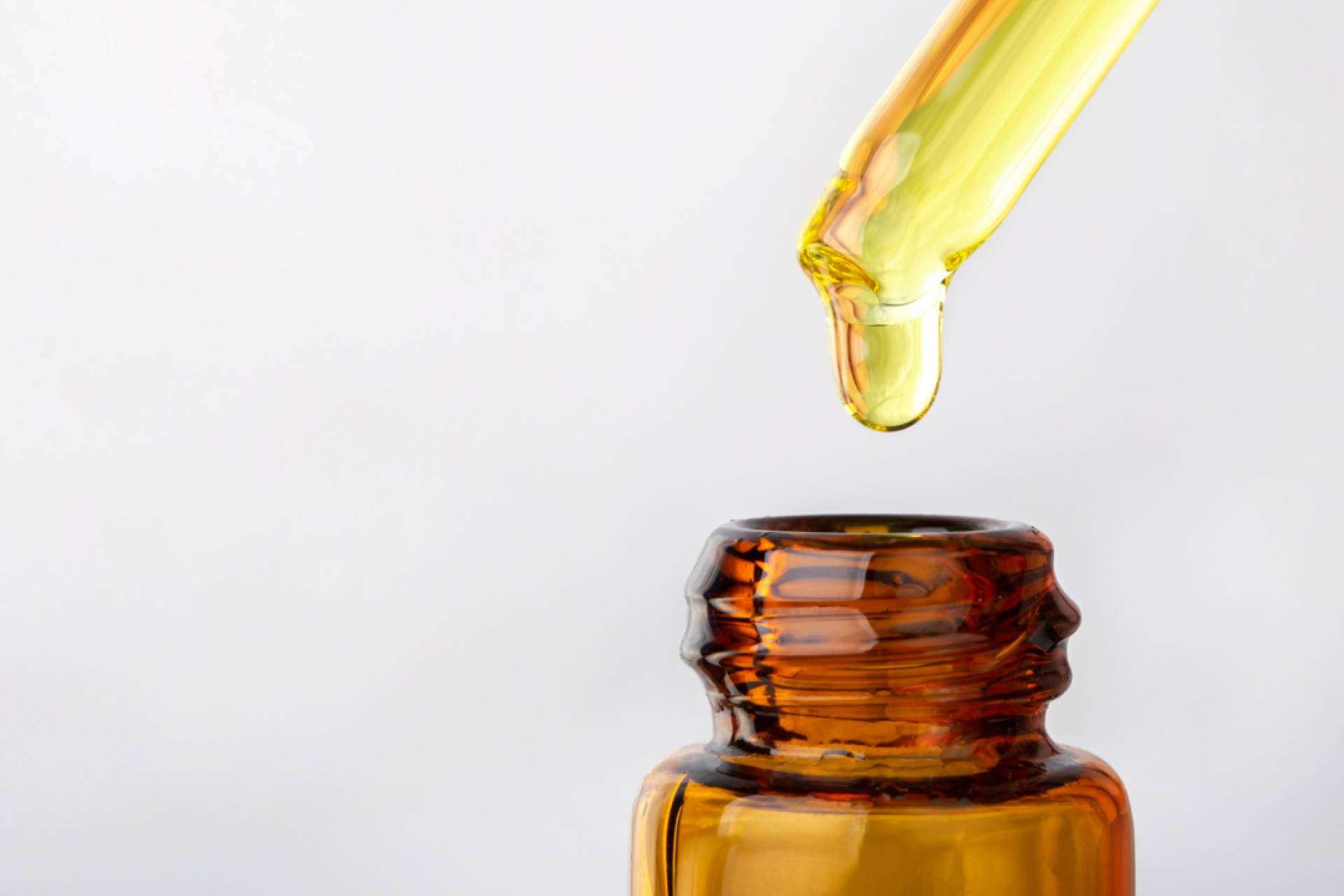 Los beneficios de consumir aceite de CBD, con Flower Farm