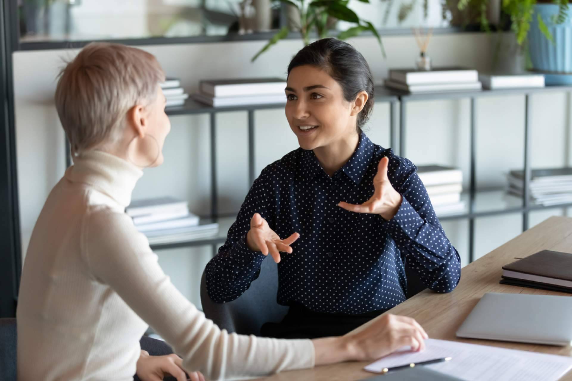 La programación neurolingüística permite mejorar la comunicación con los demás