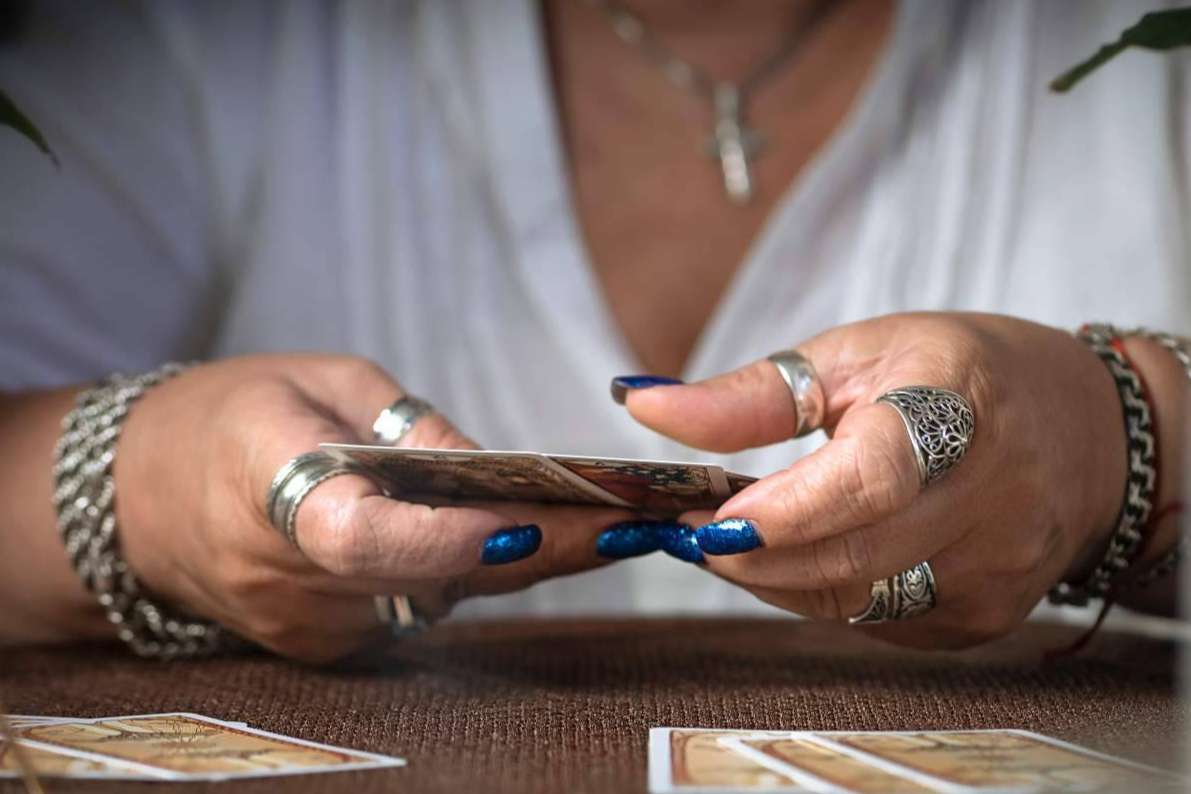 Consultas de tarot por llamada de la mano de Dama Mágica