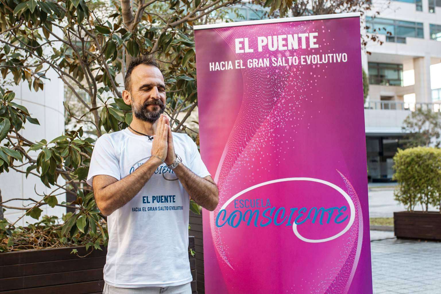 Escuela Consciente es una plataforma que se centra en crear un movimiento consciente