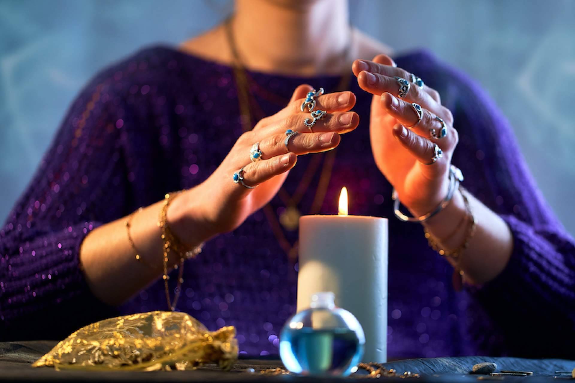 Rituales esotéricos con la especialista Mónica Triple Luna