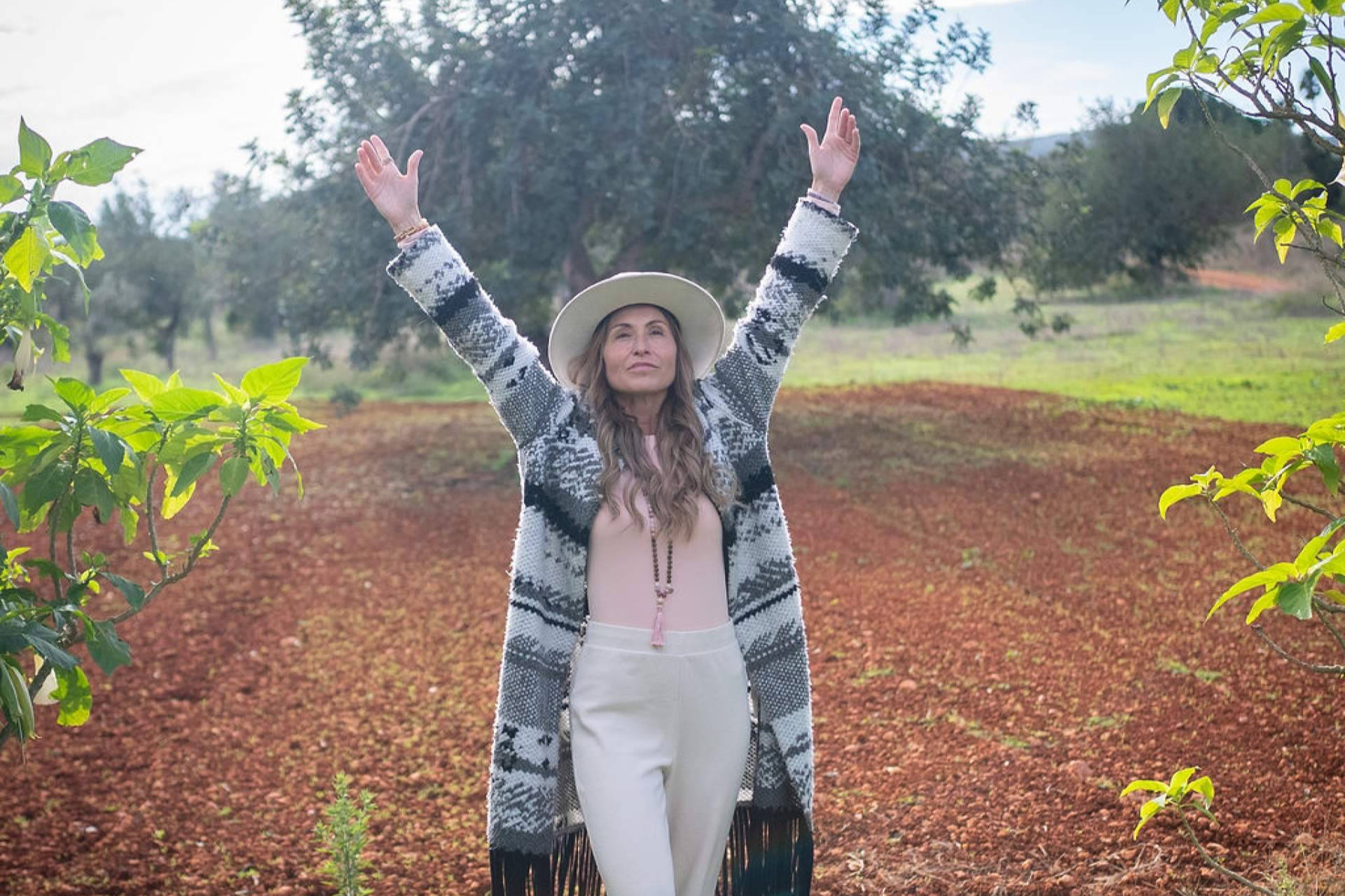 Tania Kundalini presenta Mujer Raíz; Un retiro en Ibiza para soltar la culpa y la autoexigencia